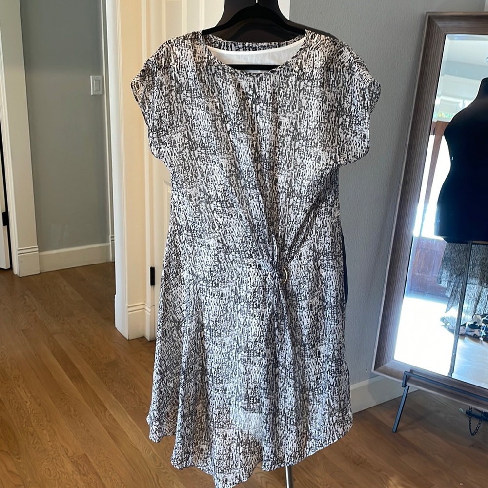 Kenneth Cole- black/white dress size M